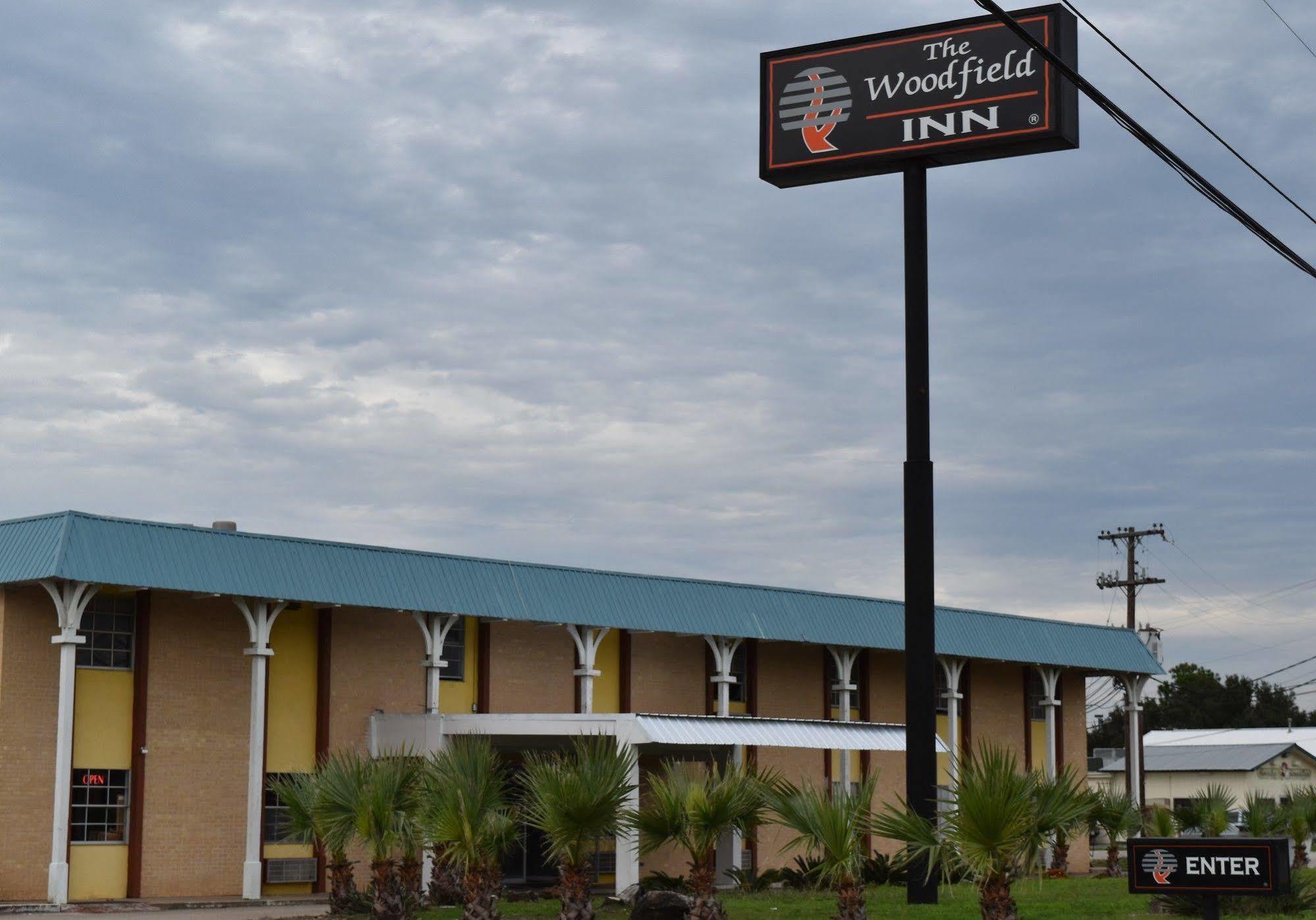 Woodfield Inn And Suites Yoakum Exterior photo